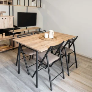 Combo Comedor "SITKA" – Mesa TÄVA + 4 Sillas PILKA Plegables | Industrial, Compacto y Funcional